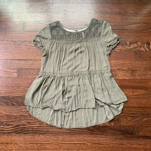 Xhilaration green flowy top